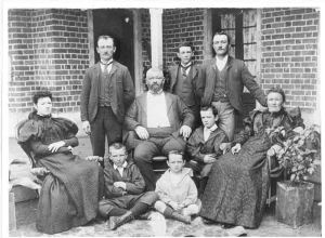 Edward McLarty and family, 1900