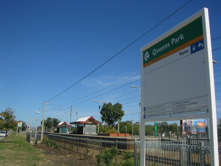 Transperth_Queens_Park_Train_Station